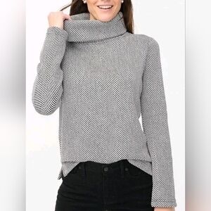 J. Crew Black and White  Pullover Sweater Size Medium
